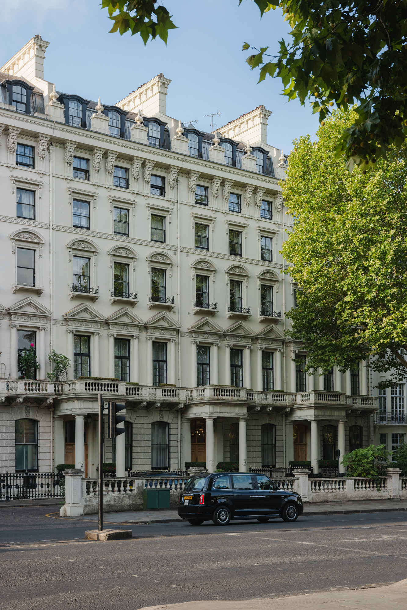 Cheval Collection neighbourhood photography — Sloane Square London street life