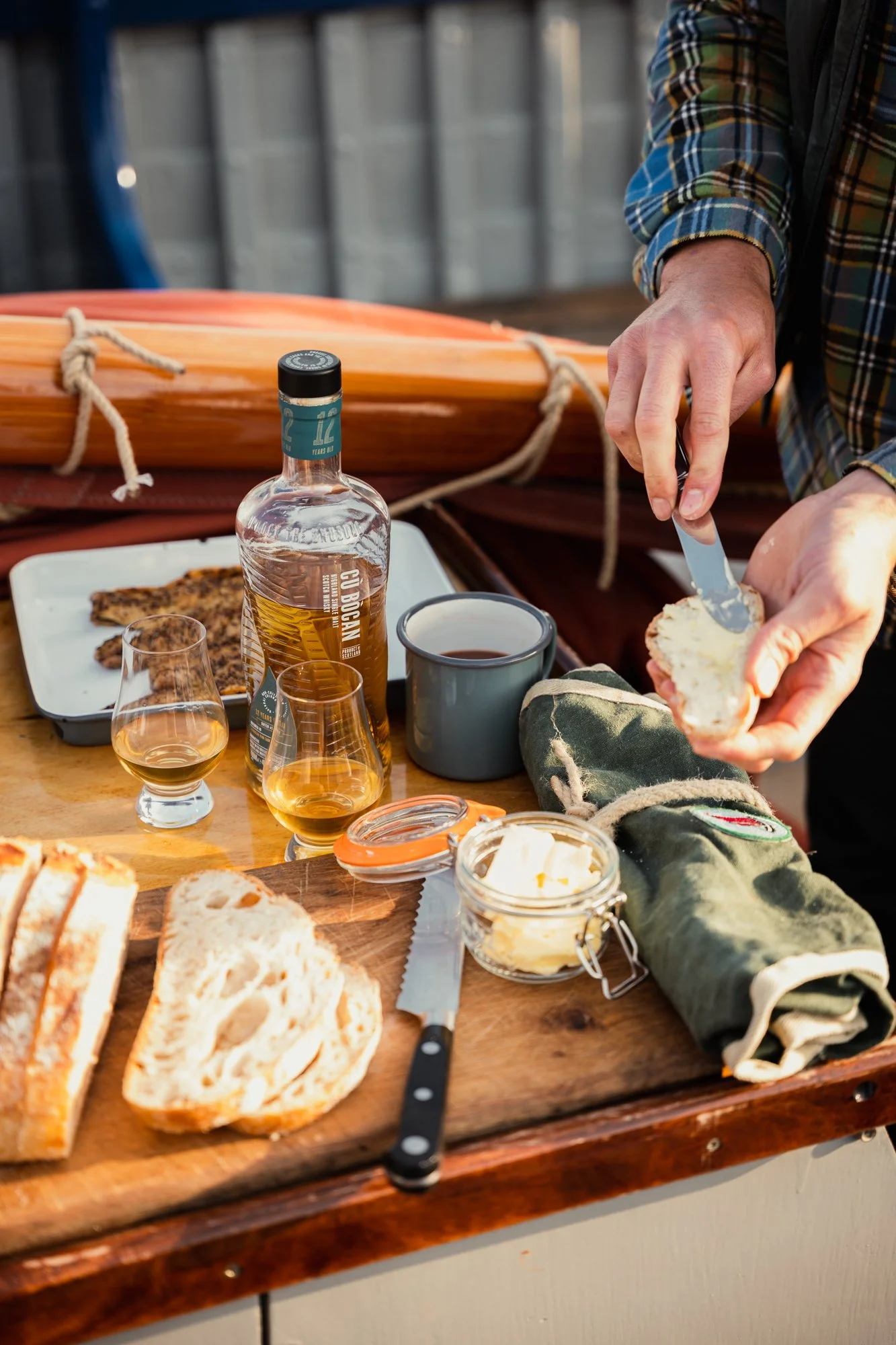 C&ugrave; B&ograve;can 12 Year whisky coastal lifestyle photography