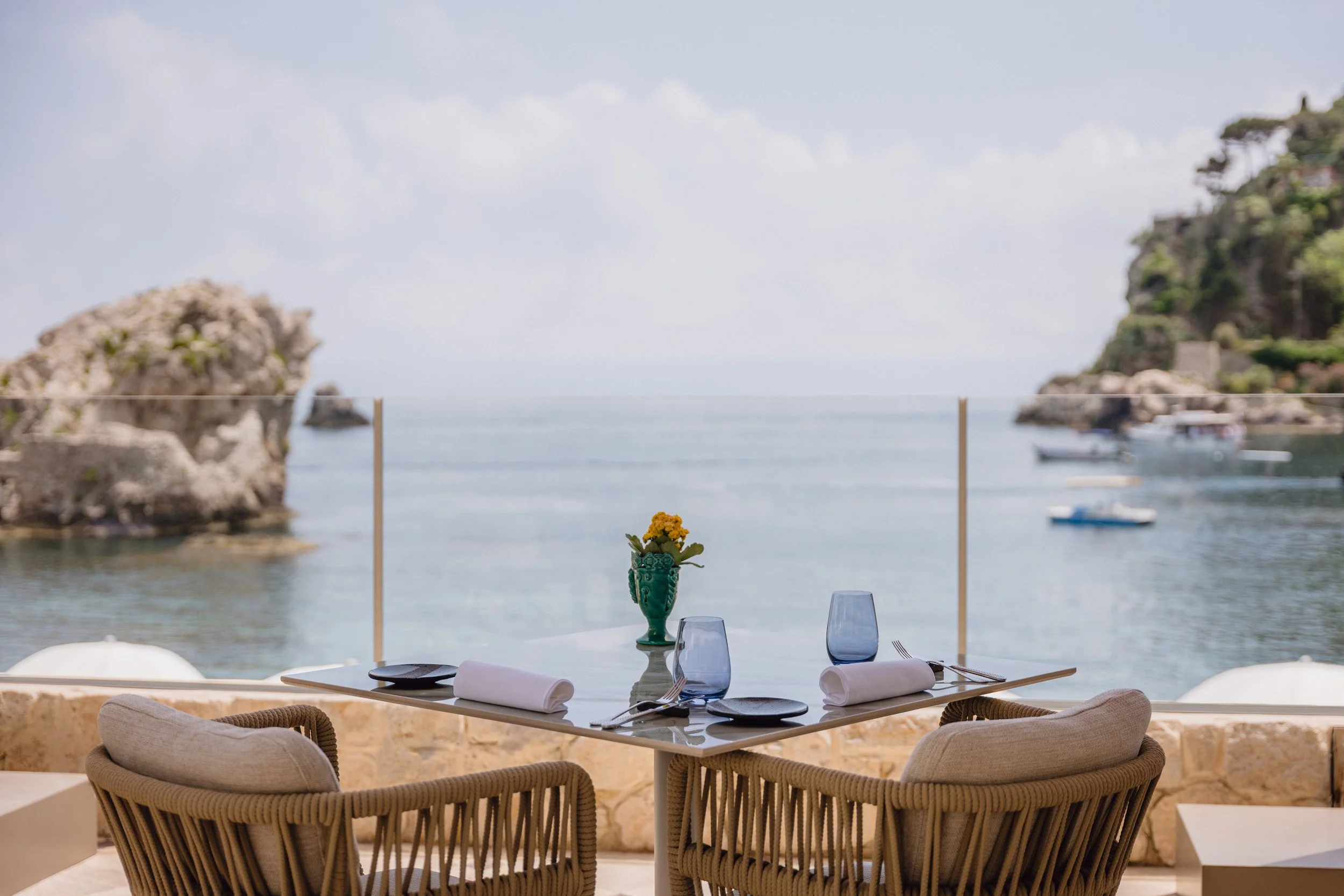 VRetreats Mazzar&ograve; Sea Palace — Armonia Restaurant detail photography