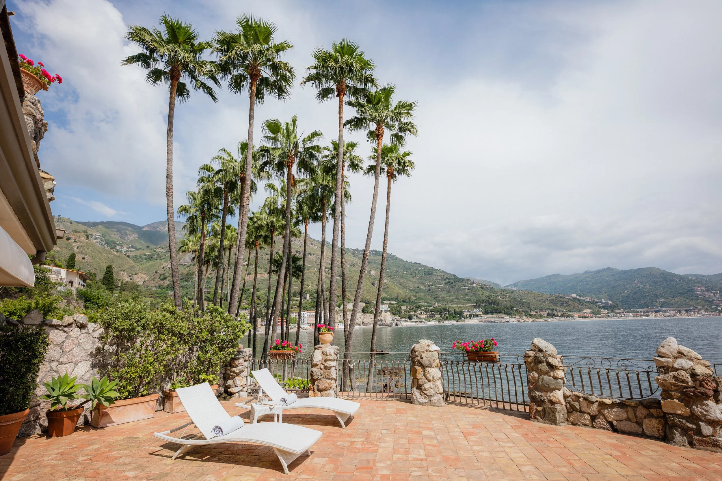 VRetreats Atlantis Bay — Executive Sea View Suite interior photography