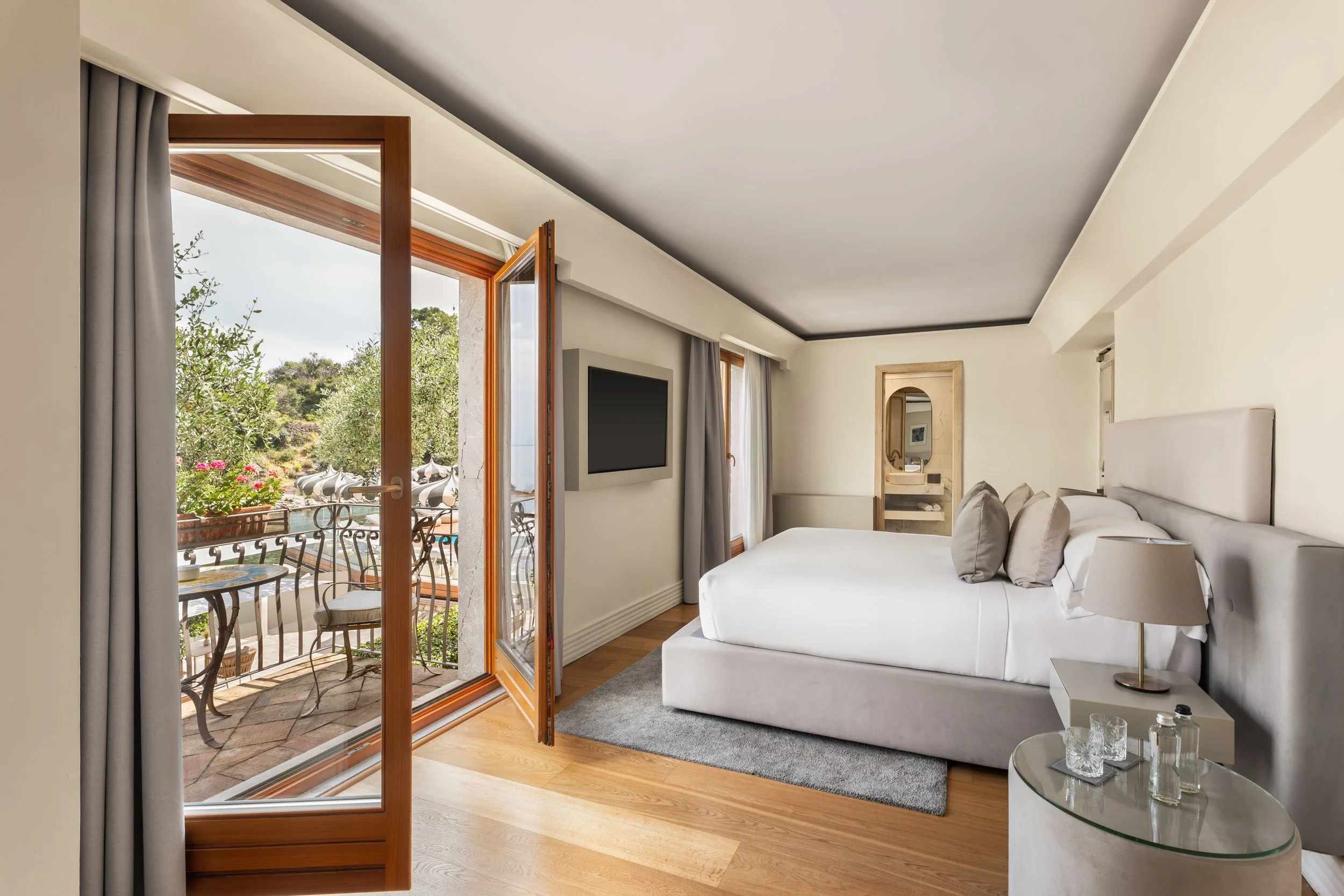 VRetreats Atlantis Bay — Junior Executive Suite Sea View bedroom photography