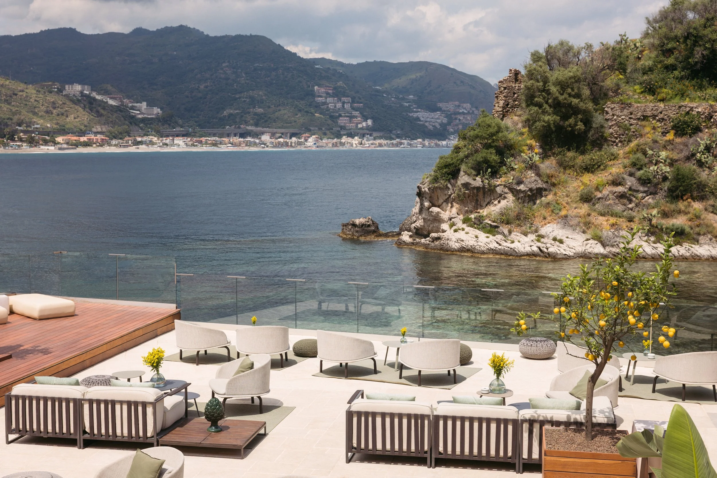 VRetreats Atlantis Bay — Kori Bar interior photography