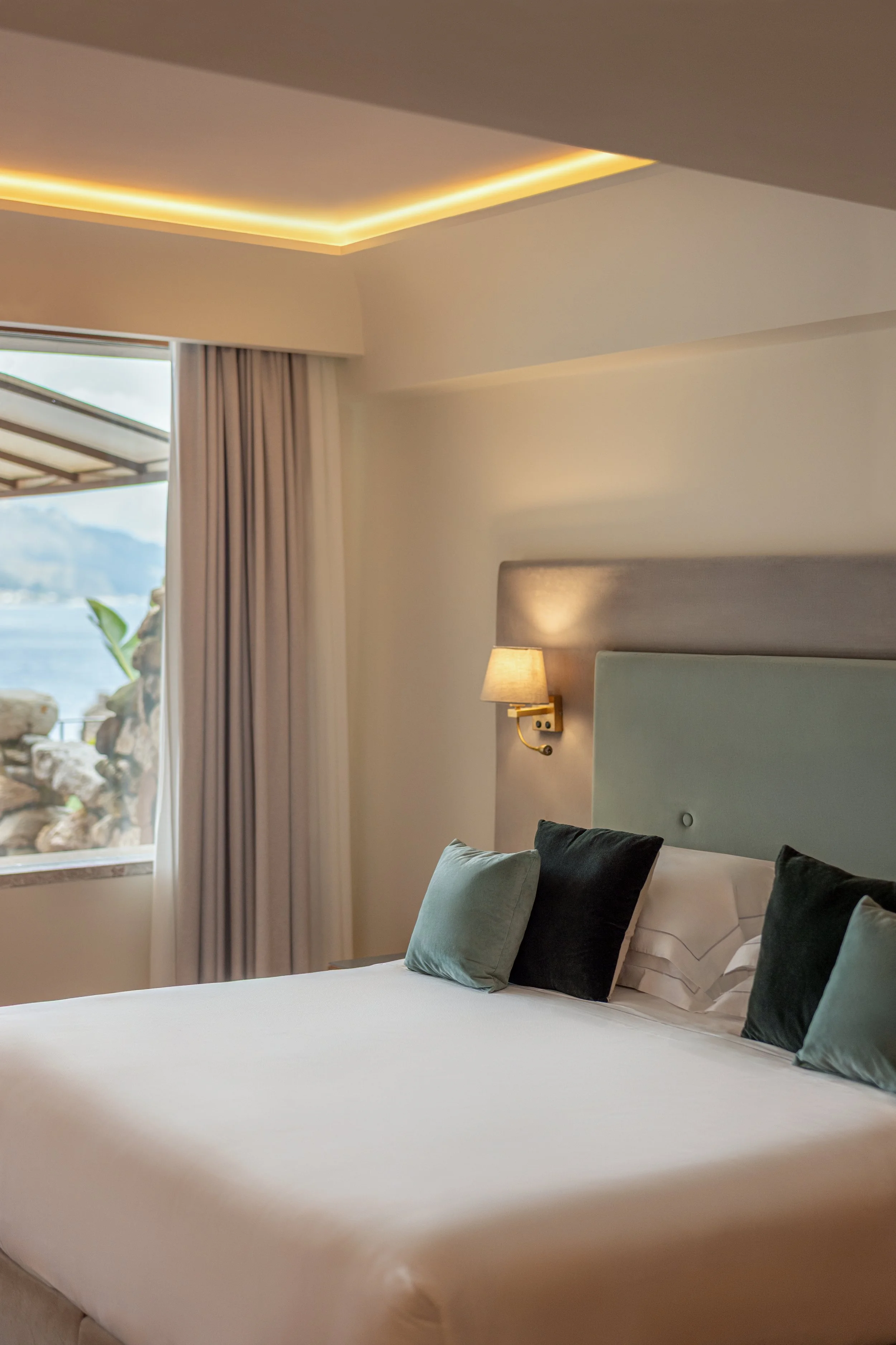 VRetreats Atlantis Bay — Deluxe Sea View room photography